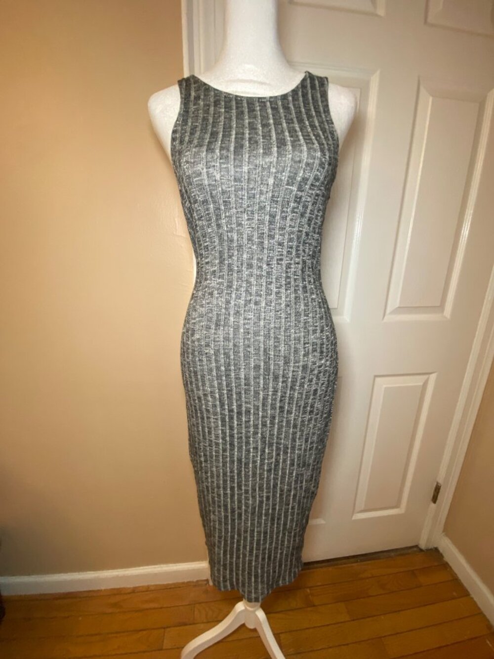 Forever 21 Gray Ribbed Sleeveless Bodycon Midi Dress Size Large NWT